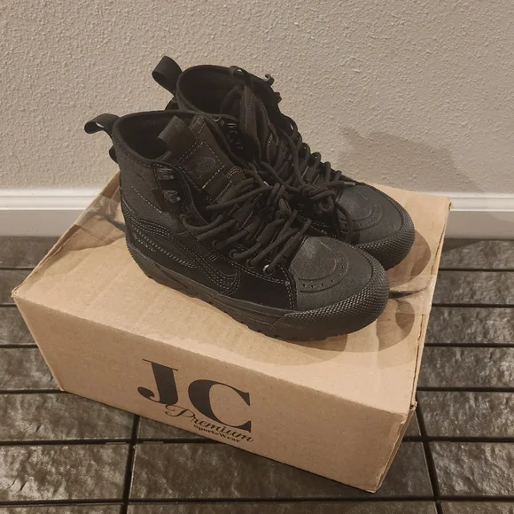 Women's VANS Sk8-Hi GORE-TEX MTE 'Blackout' - Picture 11 of 16